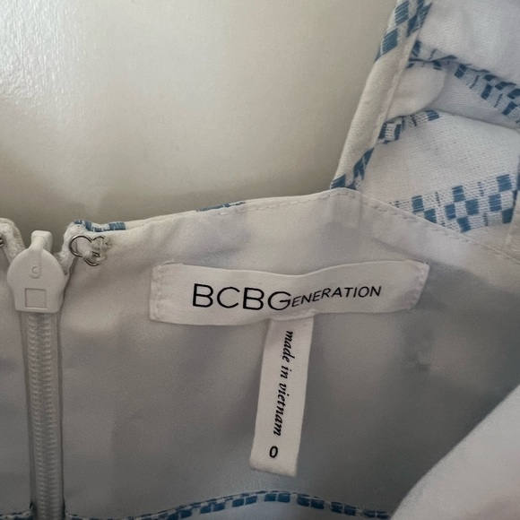 BCBGeneration Striped Cropped Ruffle Sleeve Jumpsuit Size 0!! - Picture 3 of 14